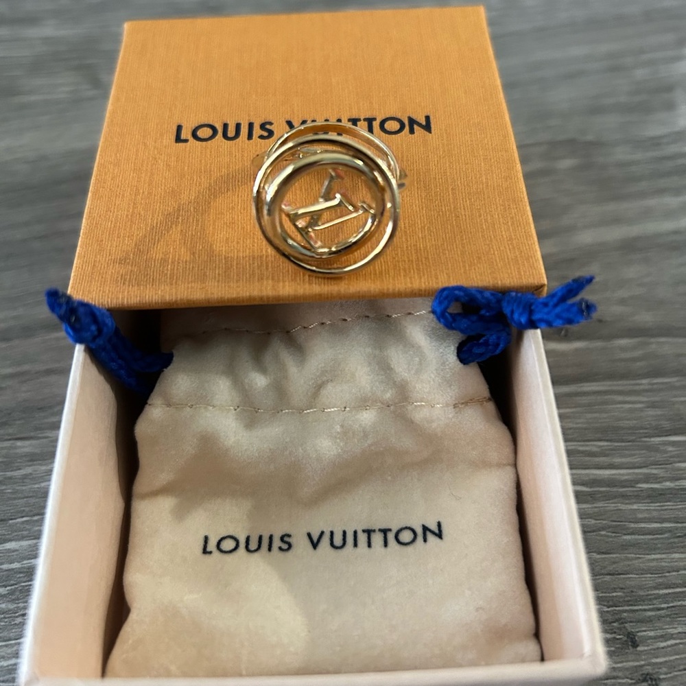 Louis Vuitton Stellar Ring authentic